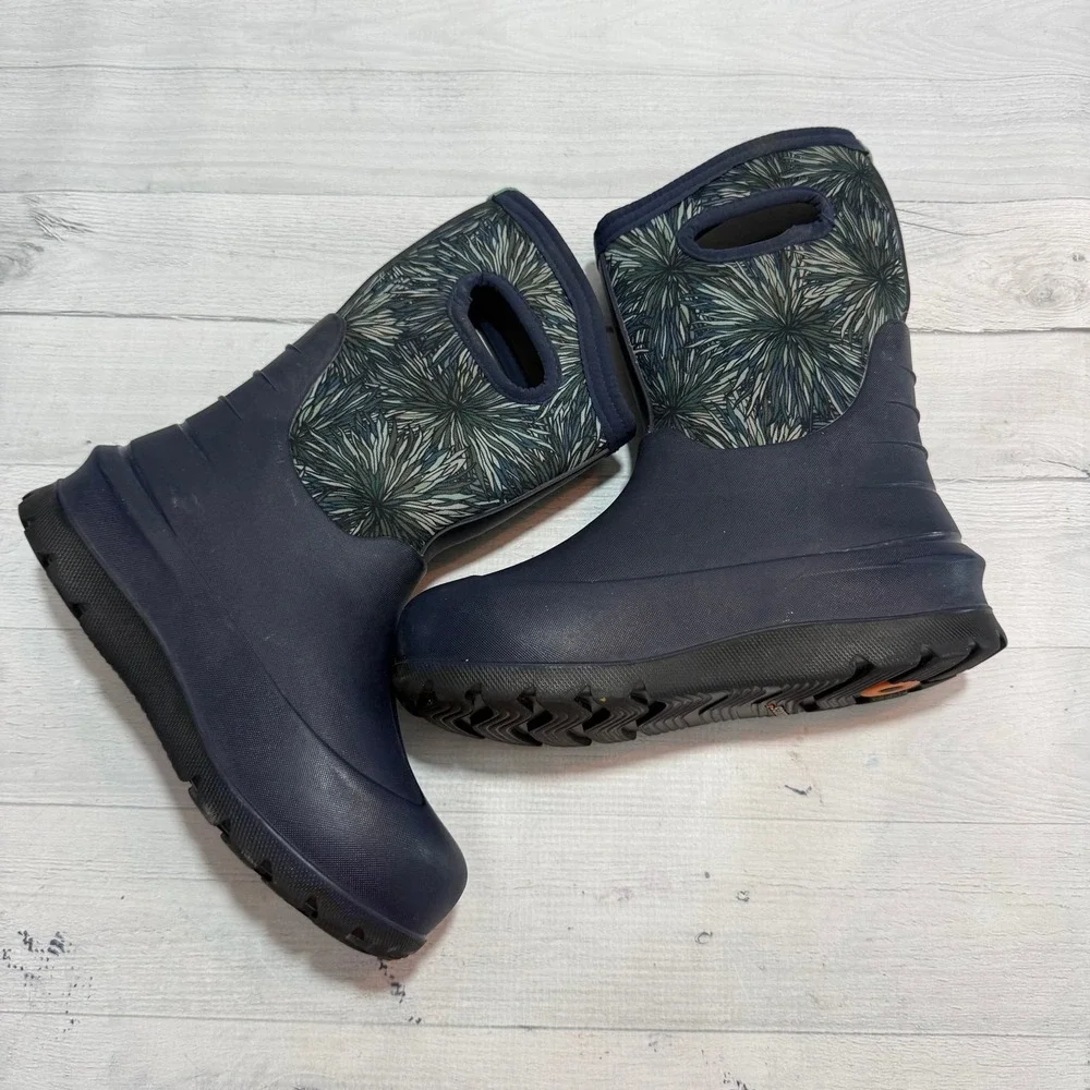 BOGS NeoClassic Firework Floral girls snow boots big kids size 4